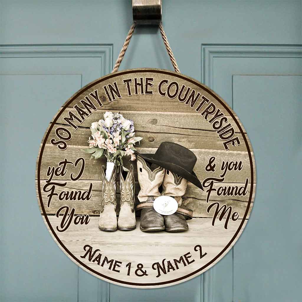 So Many In The Countryside - Horse Personalized Round Wood Sign